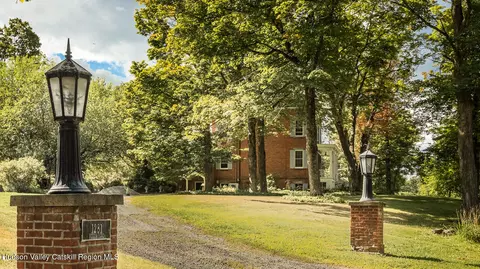 1281 Woods Rd, Germantown, NY 12526