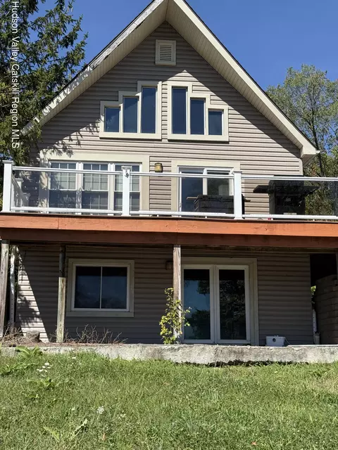 80 Daredevil Dr, Athens, NY 12015