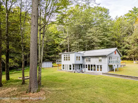 30-40 Fawn Ln, Accord, NY 12404