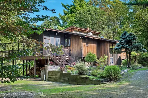 131 Mercer Mountain Rd, East Chatham, NY 12060