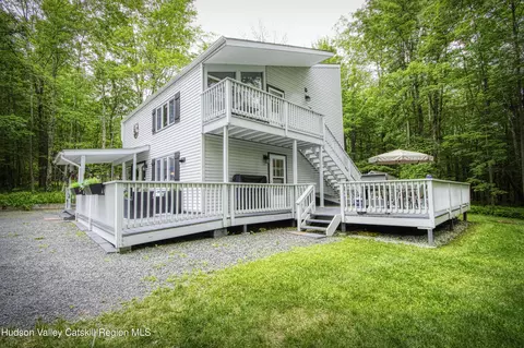 295 Pine Ln, Hunter, NY 12442