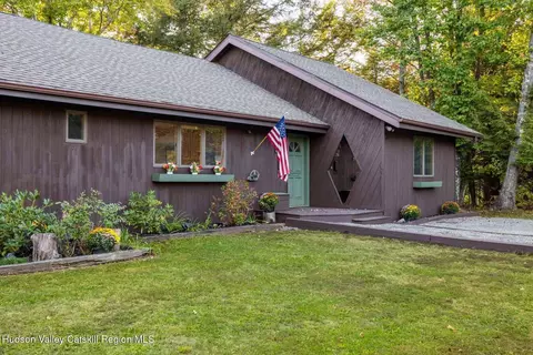 93 Maplewood Rd, Windham, NY 12496