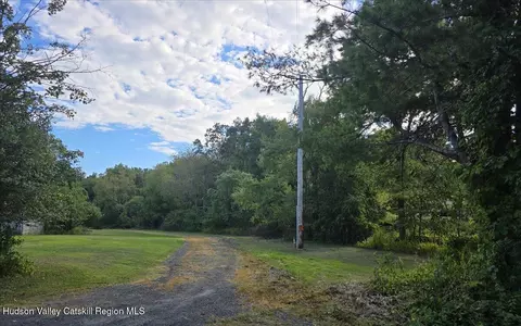 1927 Route 67, Leeds, NY 12451