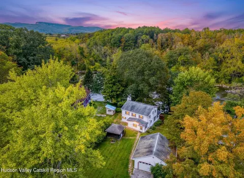 1232 N Old Ford Cir, New Paltz, NY 12561