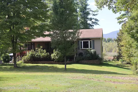 132 Dutchtown Rd, Saugerties, NY 12477