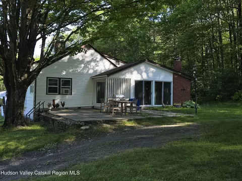 3 Lakeview Terrace Ter, Kerhonkson, NY 12446