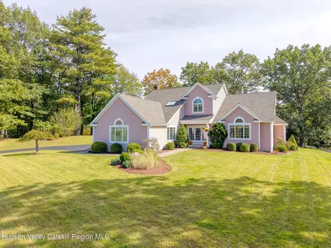 25 Alison Ct, Kingston, NY 12401