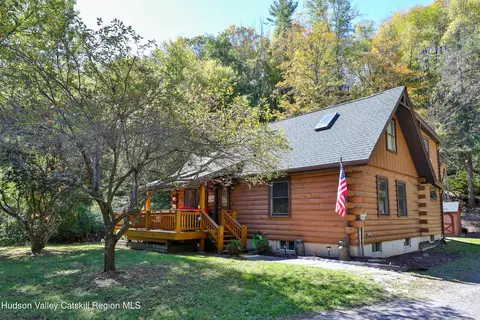 8 Lane St, Phoenicia, NY 12464