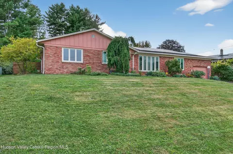 35 Overlook Dr, Kingston, NY 12401