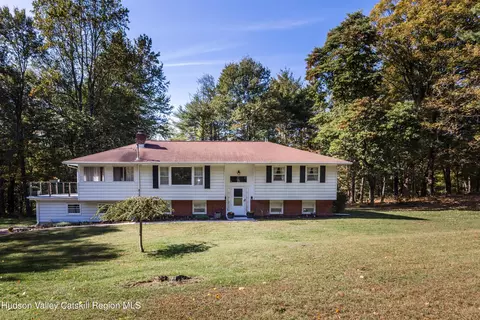 94 Lodge Rd, Saugerties, NY 12477