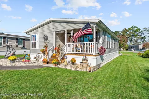 1737 Us 9w, Selkirk, NY 12158