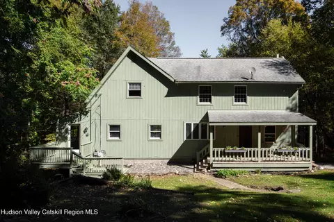 72 Old Farm Rd, Rhinebeck, NY 12572