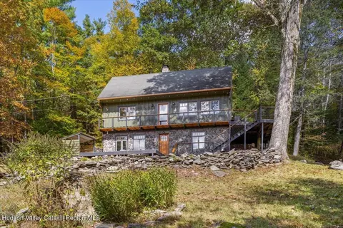 26 Carle Rd, Mount Tremper, NY 12457