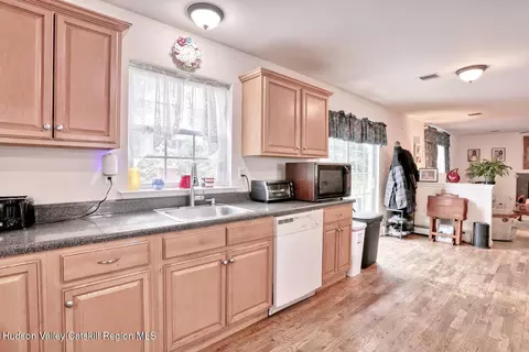 4 Cameron Pl, Wallkill, NY 12589 photo 8