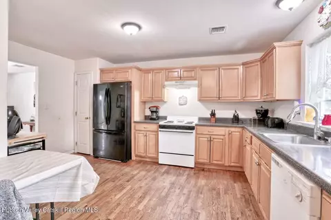 4 Cameron Pl, Wallkill, NY 12589 photo 7