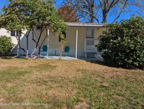 3 Orchid Ln, New Paltz, NY 12561