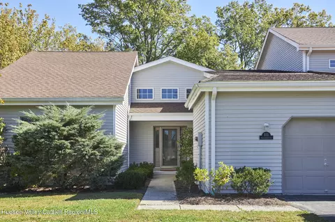 111 Sandalwood Ln, Rhinebeck, NY 12572