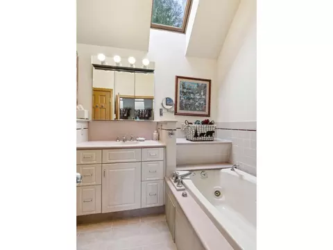Bath - 57 Brainard Rdg #3-E, Windham, NY 12496 photo 3 of 4
