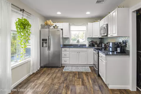 Kitchen - 7 The Concourse, Kinderhook, NY 12106 photo 2 of 2