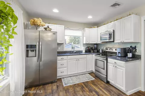 Kitchen - 7 The Concourse, Kinderhook, NY 12106 photo 1 of 2