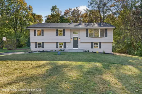 6 Pamal Ln, New Paltz, NY 12561