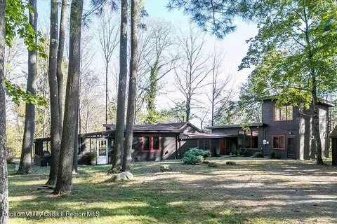 12 Studio Ln, Woodstock, NY 12498