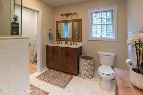 Bath - 7 Birch Hill Rd, Craryville, NY 12521 photo 2 of 3