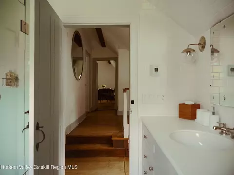 Entry Way - 102 Melius Rd, Warren, CT 06754 photo 2 of 5