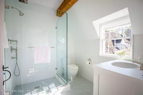 Bath - 102 Melius Rd, Warren, CT 06754 photo 4 of 4