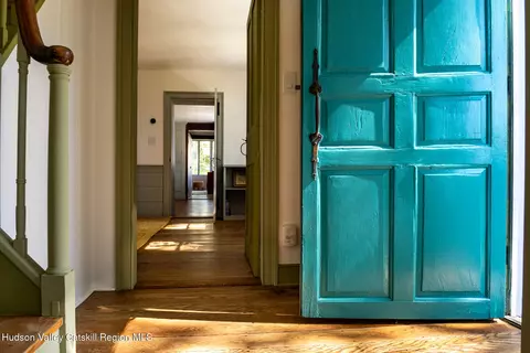 Entry Way - 102 Melius Rd, Warren, CT 06754 photo 2 of 2