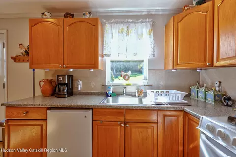 Kitchen - 626 Bross St, Cairo, NY 12413 photo 4 of 5