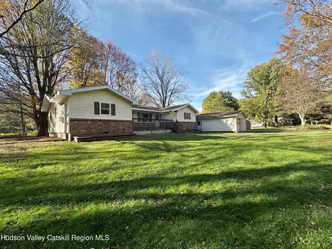 103 Park Pl, Saugerties, NY 12477