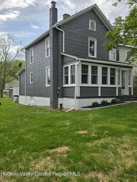 22 Maple St, Catskill, NY 12414