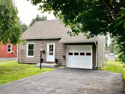 31 Ziegler Ave, Poughkeepsie, NY 12603