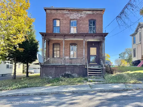 8 Howell St, Catskill, NY 12414