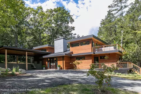 35 Fern Hollow Rd, Stone Ridge, NY 12484
