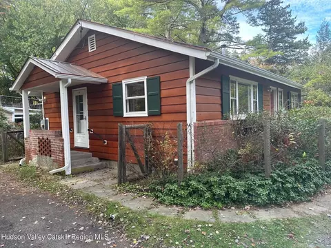 5 Evergreen Ln, Woodstock, NY 12498