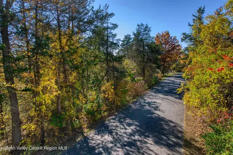 21 Fairy Ct, Athens, NY 12015