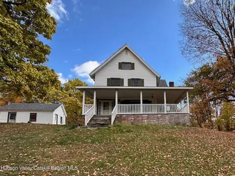 340 Vineyard Ave, Highland, NY 12528