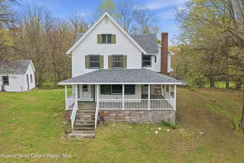 340 Vineyard Ave, Highland, NY 12528