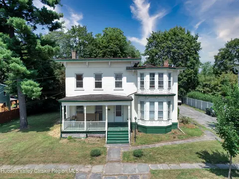 23 Lafayette St, Saugerties, NY 12477