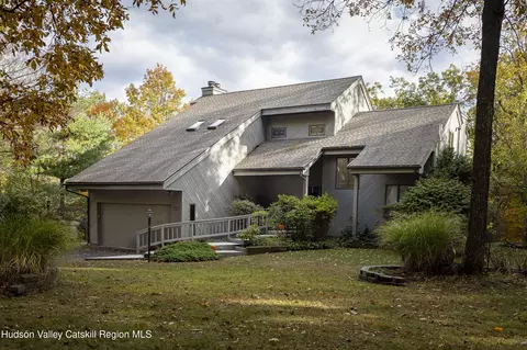 223 Dogwood Ln, Kingston, NY 12401