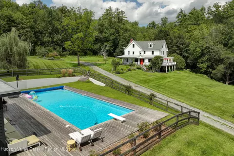 39 Deep Hollow Hill Rd, Narrowsburg, NY 12764