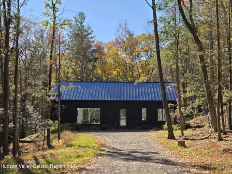 2372 Co Rd 3, Olivebridge, NY 12461