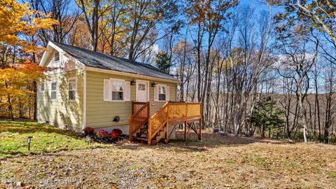 49 Stonehill Dr, Hillsdale, NY 12529