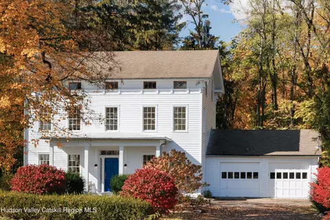 202 Blue Hill Rd, Hudson, NY 12534