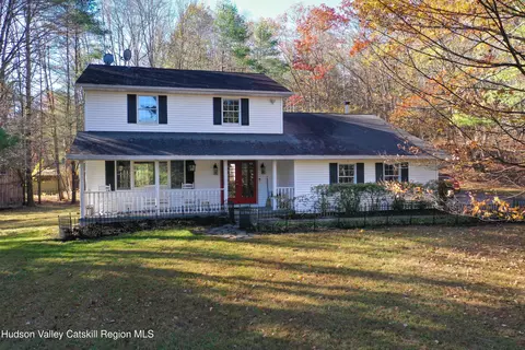 1521 Glasco Tpke, Saugerties, NY 12477