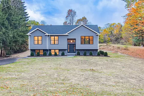 76 Reservoir Rd, Marlborough, NY 12542