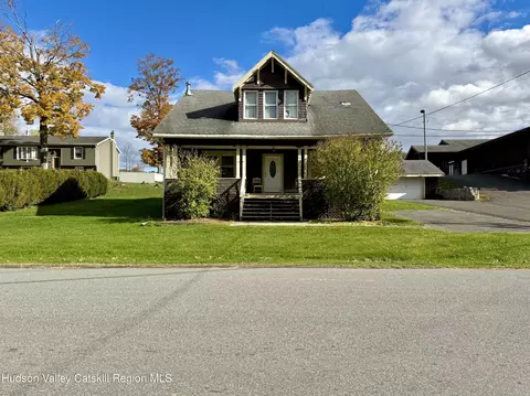 8 Forest Hills Ave, Catskill, NY 12414