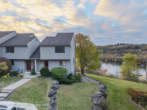 34 Rondout Hbr, Port Ewen, NY 12466